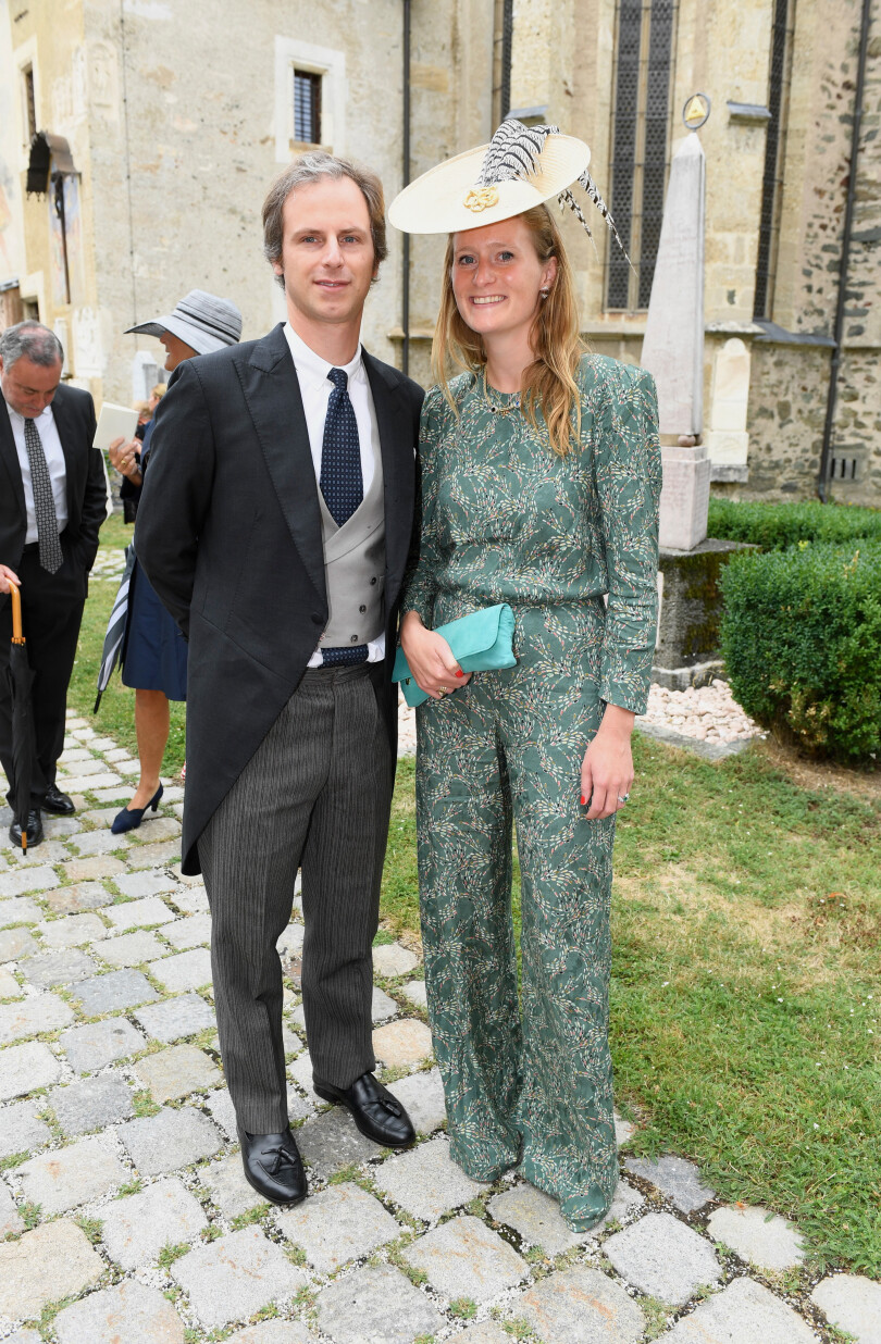 La princesse Xenia de Cröy et son fiancé Guy delle Piane au mariage de Pál Antal Esterházy et Franziska von Reutter, le 30 juillet 2022.