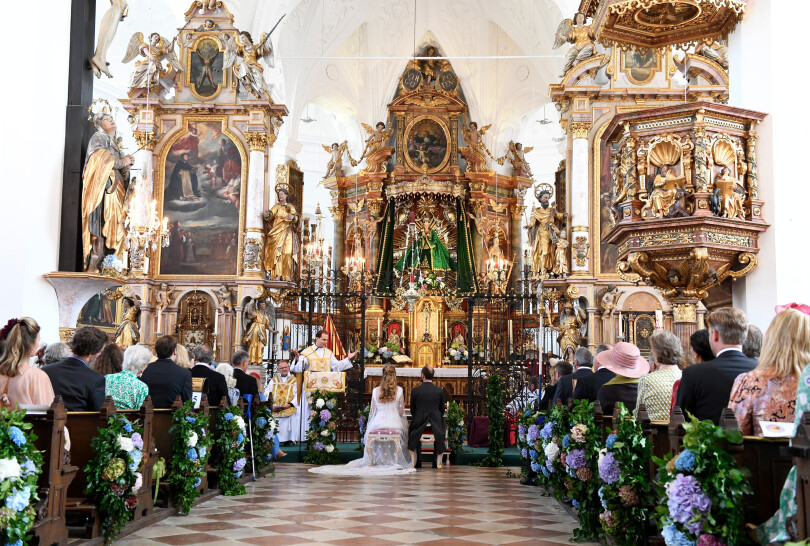 La basilique de pèlerinage de Tuntenhausen, fleurie d’hortensias, où Albrecht et Anna se sont dit "oui", le 16 juillet 2022.