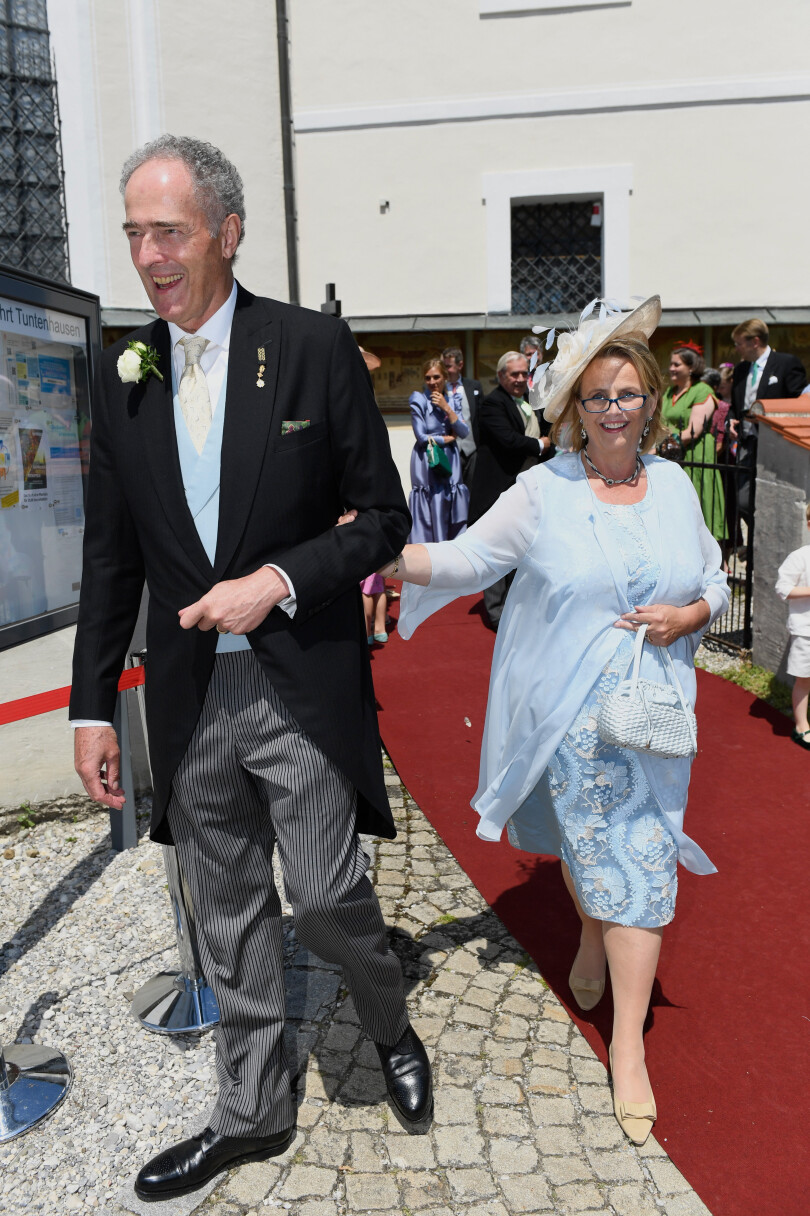 Erich de Lobkowicz et Gina von Eltz ont assisté à l'union de leurs deux familles lors du mariage d'Anna et d'Albrecht, le 16 juillet 2022.