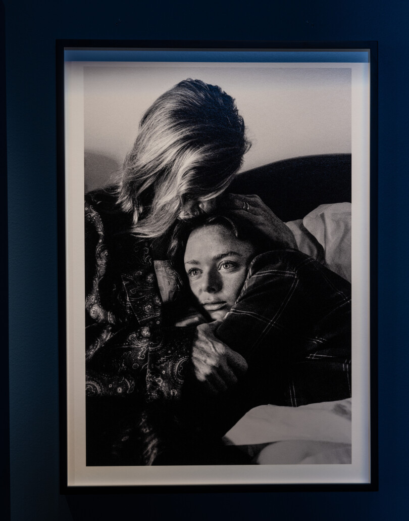 Mother and Sister, une photographie prise par Mary McCartney montrant sa mère Linda et sa petite soeur Stella.
