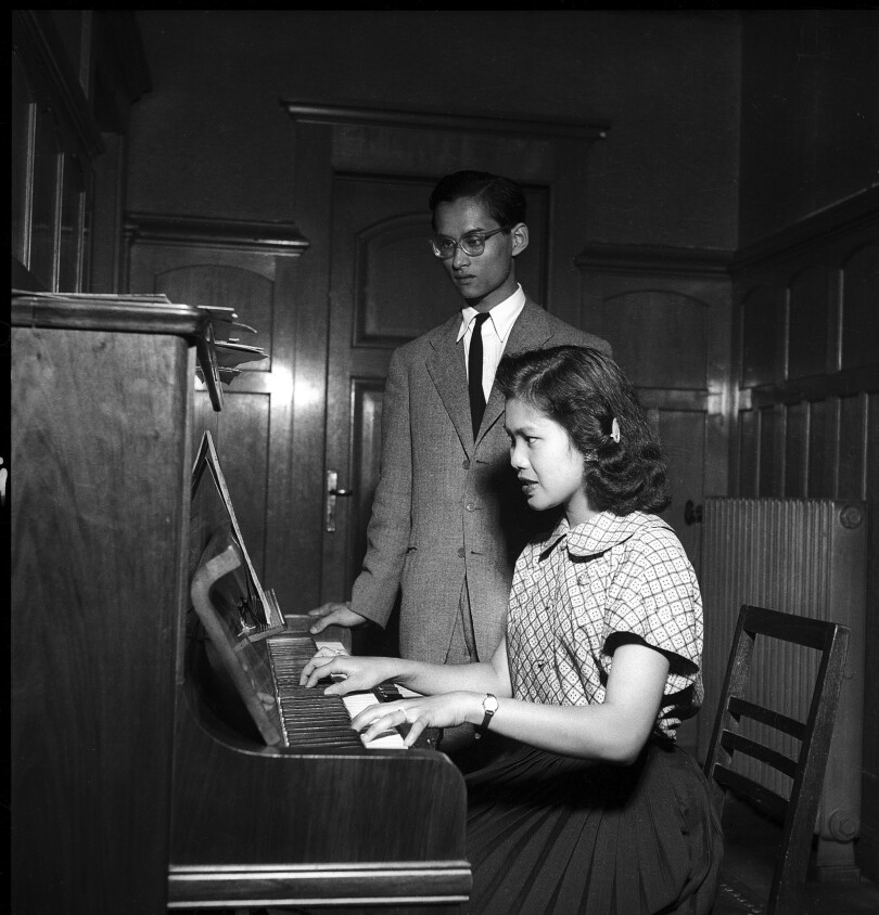 La reine Sirikit et le roi Bhumibol de Thaïlande partageaient un amour commun pour la musique.