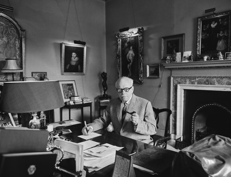 William Worsley, le père de Katharine et 4e baronnet, est issu de l'aristocratie britannique.