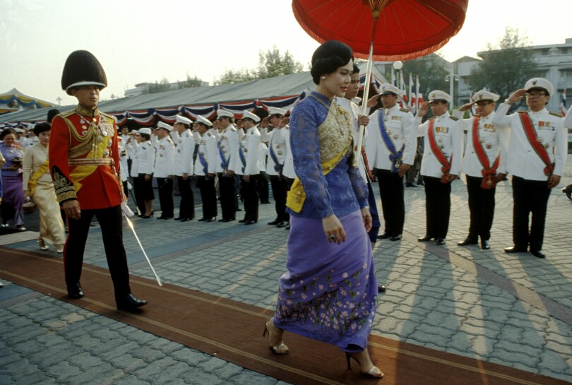 La reine Sirikit de Thaïlande en 1984, lors des célébrations marquant le 180ème anniversaire de la naissance de Rama IV.