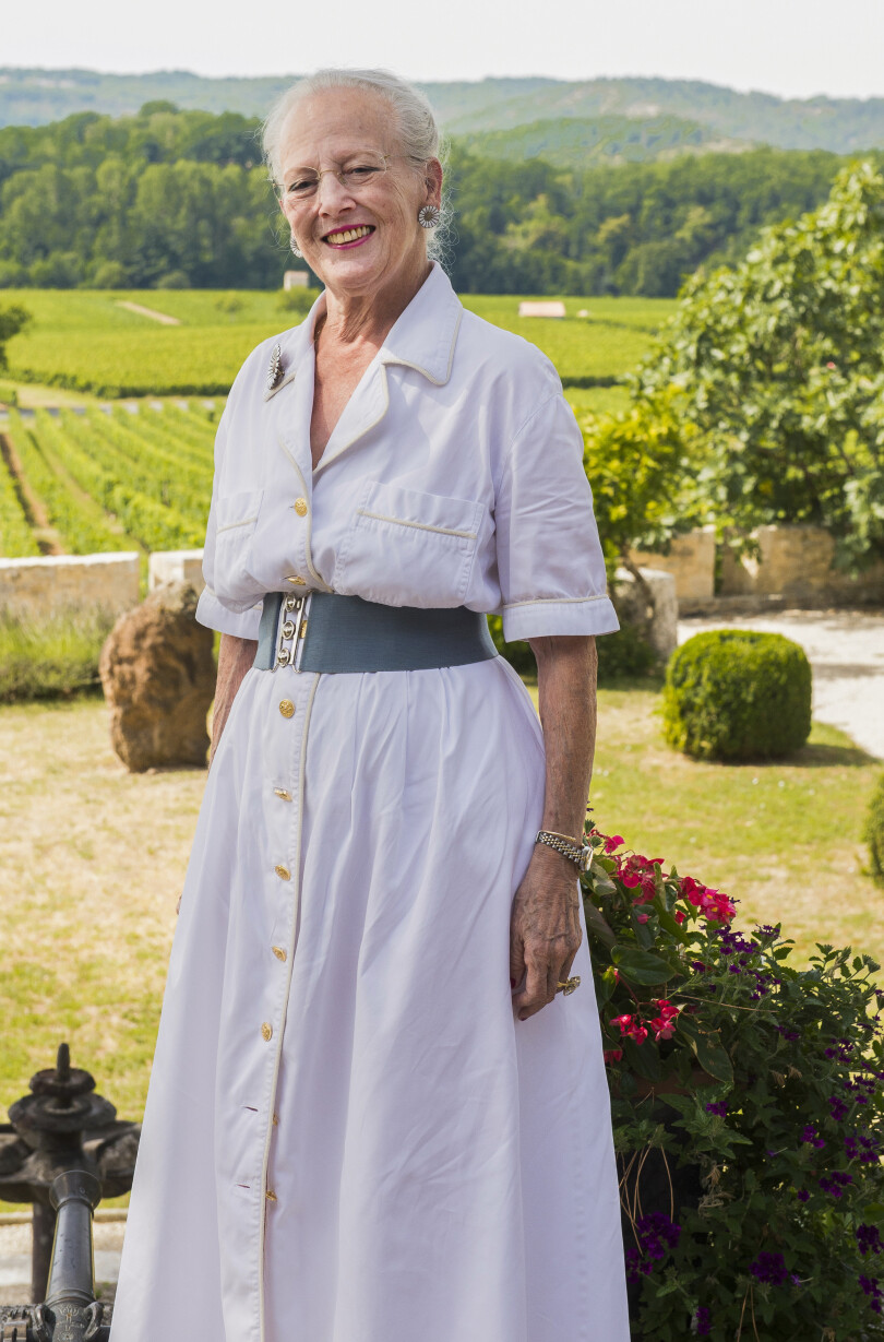 Un mode de vie paisible qui plaît aussi à la reine de Danemark, lorsque, chaque été (ici en 2014), elle réunit ses enfants et petits-enfants dans son château de Cayx, dans le Lot.