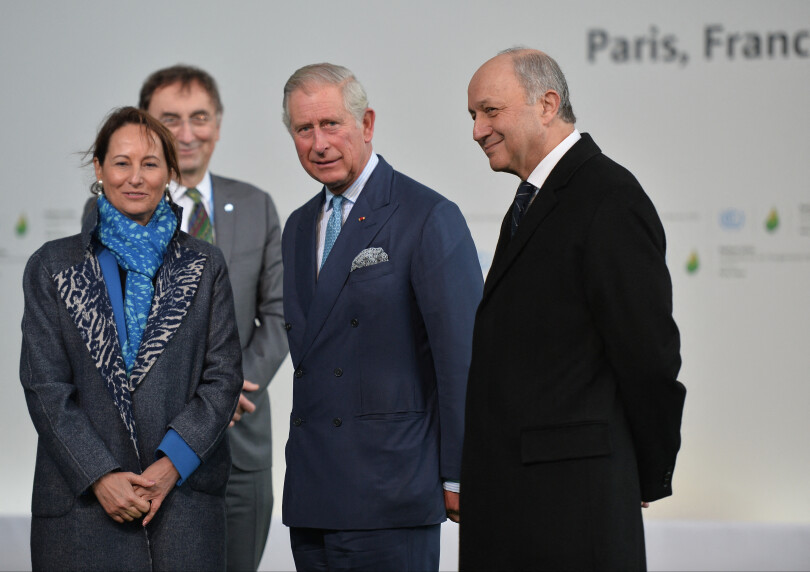 Charles III, alors prince de Galles, invité pour la COP 21 en novembre 2015, au Bourget, à Paris, aux côtés de Ségolène Royale.