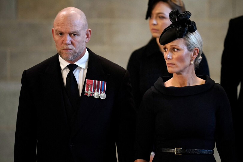 Zara Tindall, la fille de la princesse Anne, et son époux, Mike Tindall, ont le visage fermé lors de la procession hommage à la reine, à Westminster, le 14 septembre dernier.