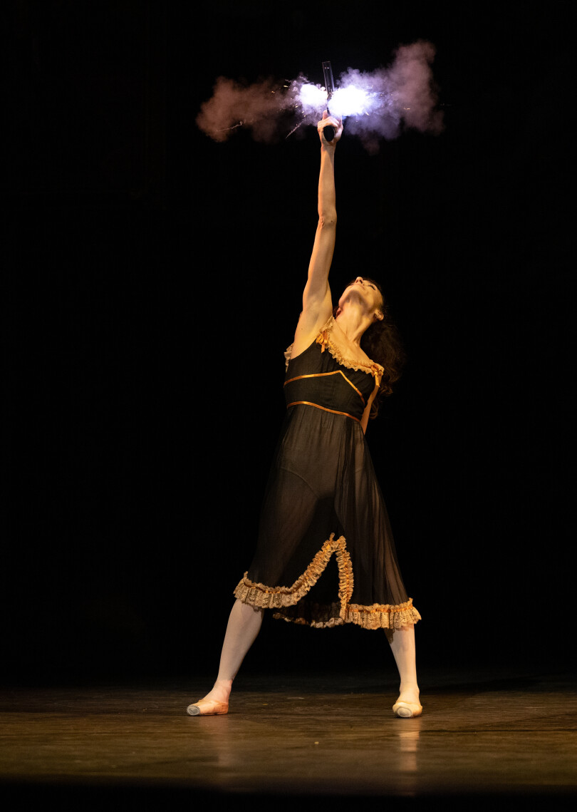 Marie (Dorothée Gilbert) est prête à suivre Rodolphe dans la mort.