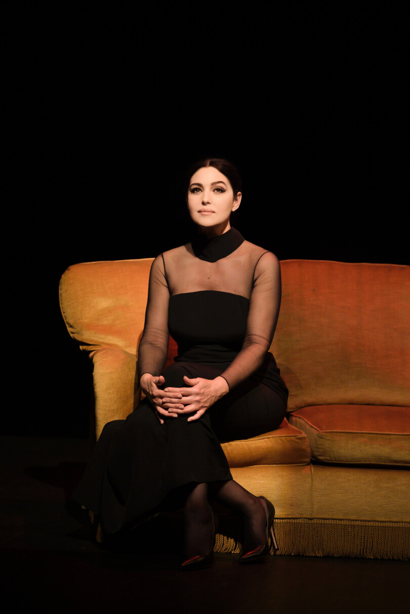 Monica Bellucci sur scène.