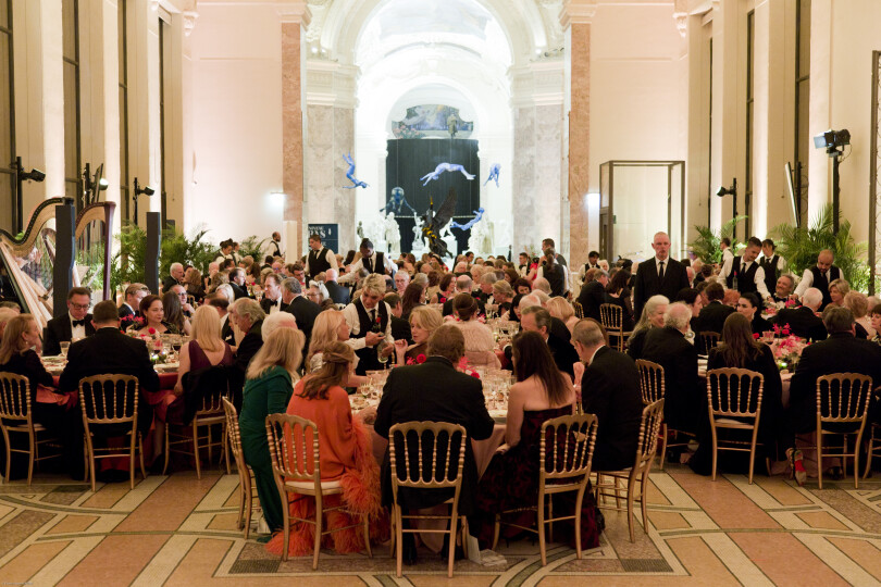 Le dîner était servi dans la nef sud du Petit Palais.