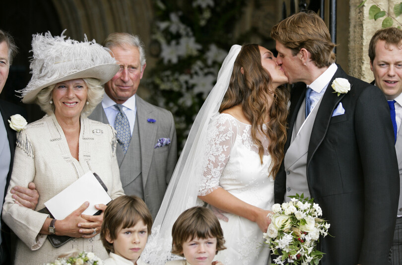 Accompagnée de Charles, Camilla est présente au mariage de son neveu Ben Elliot avec Mary-Clare Winwood à Cheltenham, en septembre 2011.