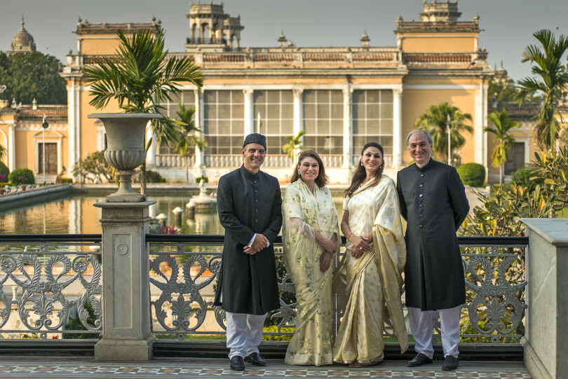 Au palais de Chowmahalla, le prince Alexander Azam Jah, issu du second mariage de Mukarram Jah, la princesse Ersa Jah et ses deux enfants, la princesse Shekhya et le prince Azmet Jah.