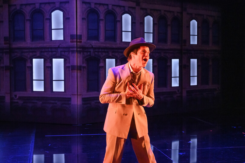 Bruno Pelletier, autrefois Gringoire dans Notre-Dame de Paris, interprète l’incorruptible Eliot Ness.