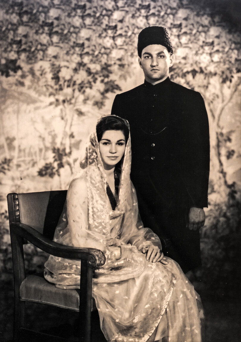 Le petit-fils d'Asaf VII, Mukarram Jah épouse, en 1959, la princesse Esra Jah. Le couple divorce en 1974. À partir du mariage d’Azmet Jah, Esra Jah gère, mandatée par son ex-époux, le trust familial.