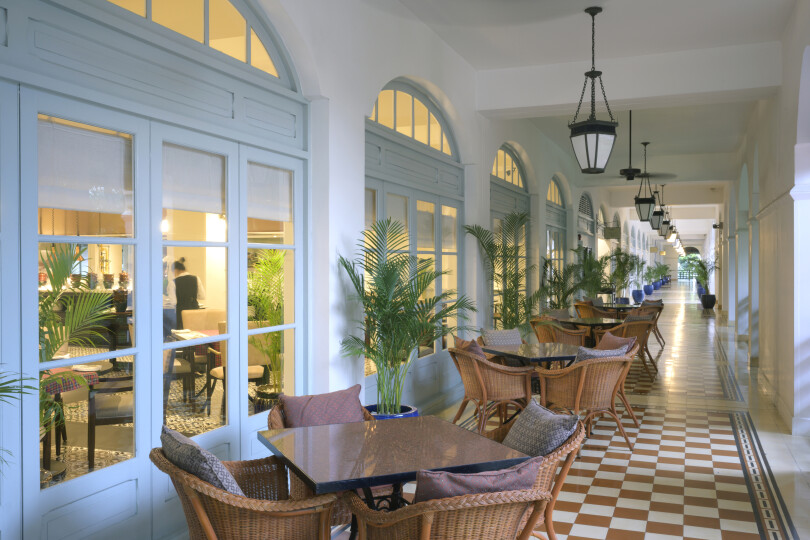 Chez la princesse Chansita Norodom du Cambodge au Royal de Phnom Penh.