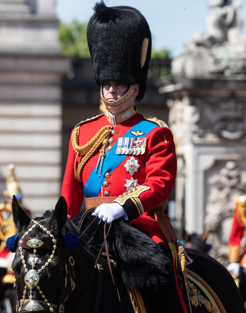 Le prince Andrew dans son uniforme de colonel des Grenadier Guards lors du Trooping the Colour en juin 2019.
