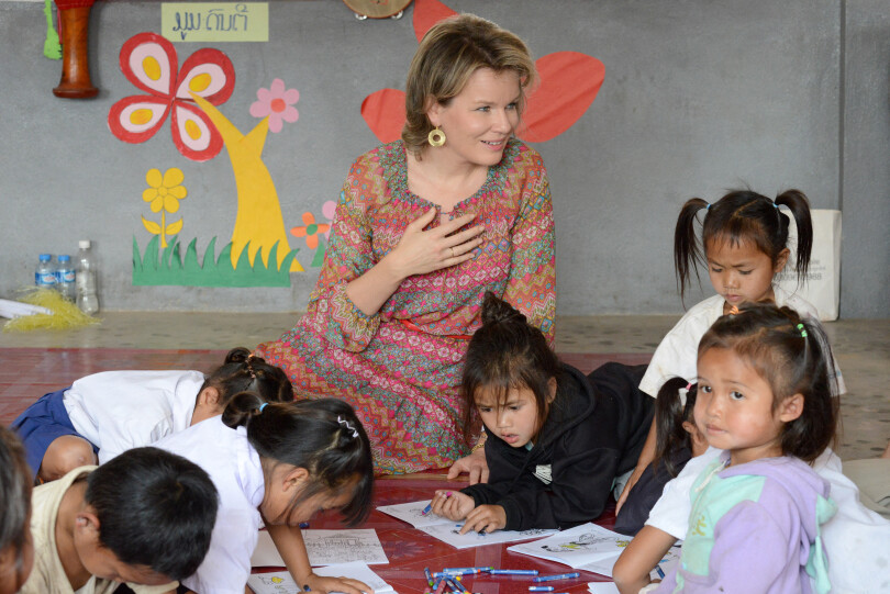 La reine Mathilde en visite dans une école primaire dans la province de Saravane, dans le sud du Laos, le 22 février 2017.