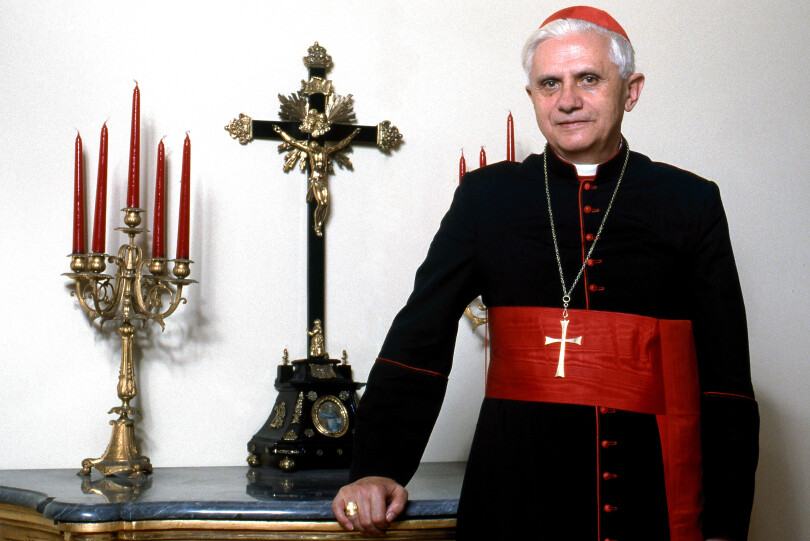 Le cardinal Joseph Ratzinger en 1990. Il est, à l'époque, préfet de la Congrégation pour la Doctrine de la Foi.
