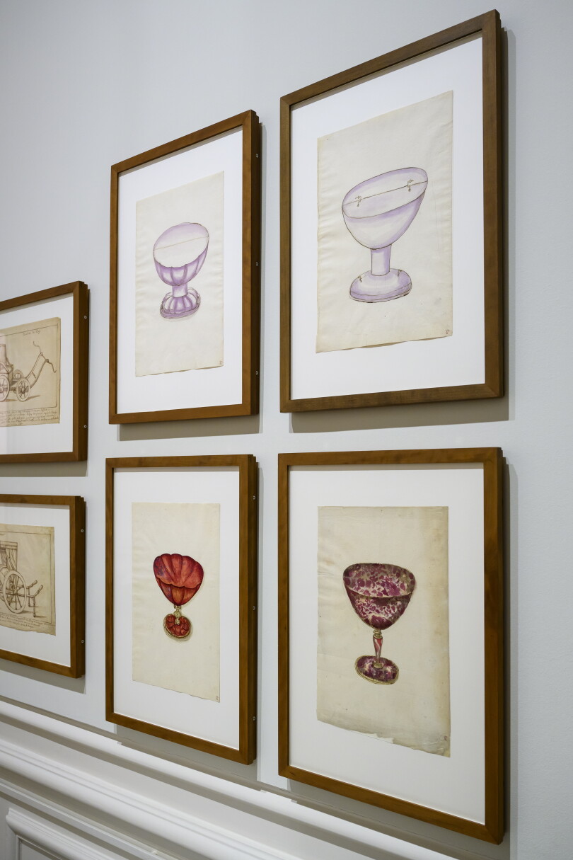 Dessins d’inventaire de coupes en pierre dure et de leurs étuis.