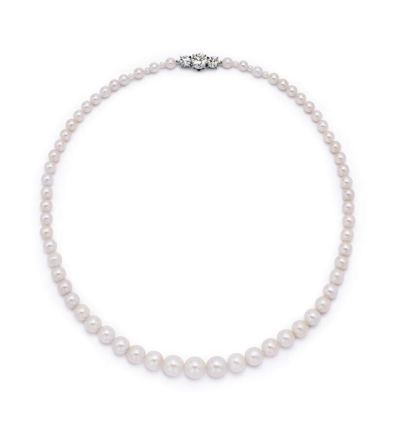 À l'image de celui-ci, cinq rangs de perles fines en chute sont inclus dans cette collection.