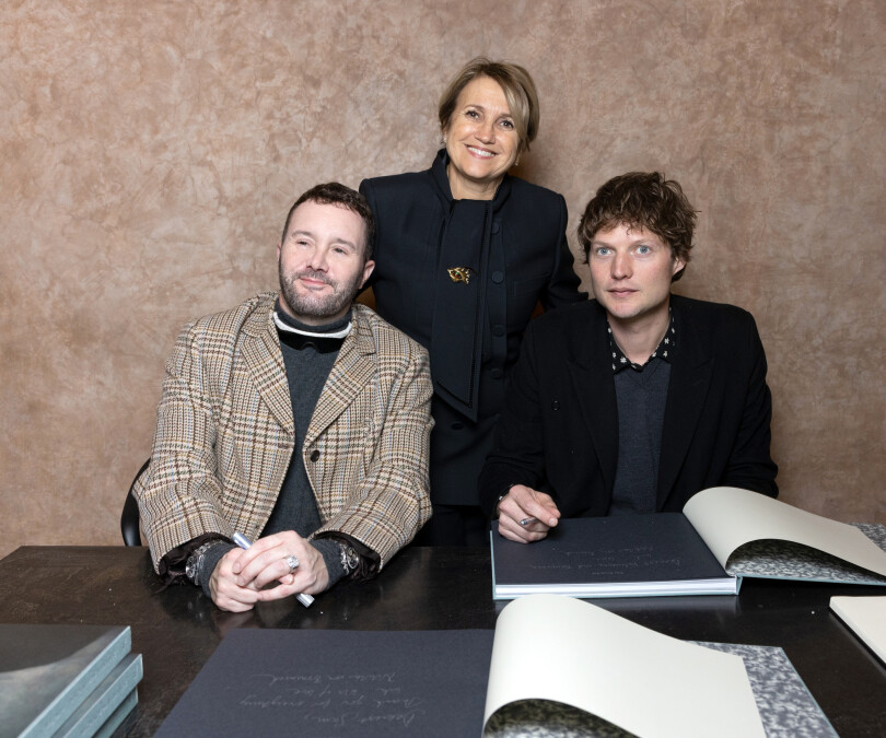 Kim Jones et Silvia Fendi, en charge des collections femme et homme de Fendi, ont mené de concert la direction artistique du réaménagement des salons du piano nobile en faisant dialoguer design contemporain et architecture Renaissance.