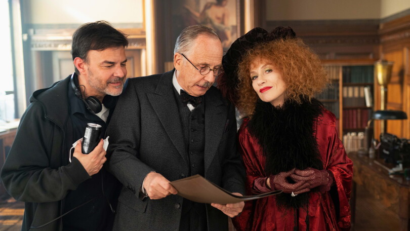 André Dussollier sera, le 8 mars 2023, à l’affiche de Mon crime, de François Ozon, avec Isabelle Huppert et Fabrice Luchini.