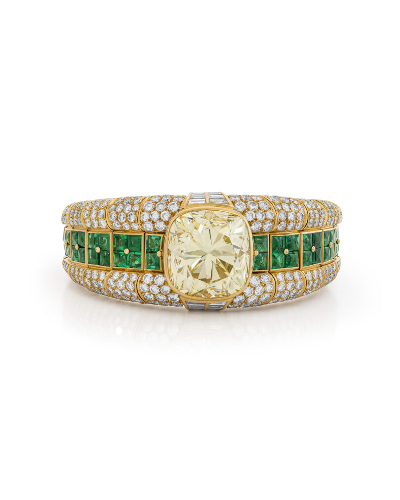 Ce bracelet Bulgari pourrait se vendre entre 350.000 et 550.000 dollars. Le diamant jaune central pèse 32,23 carats.