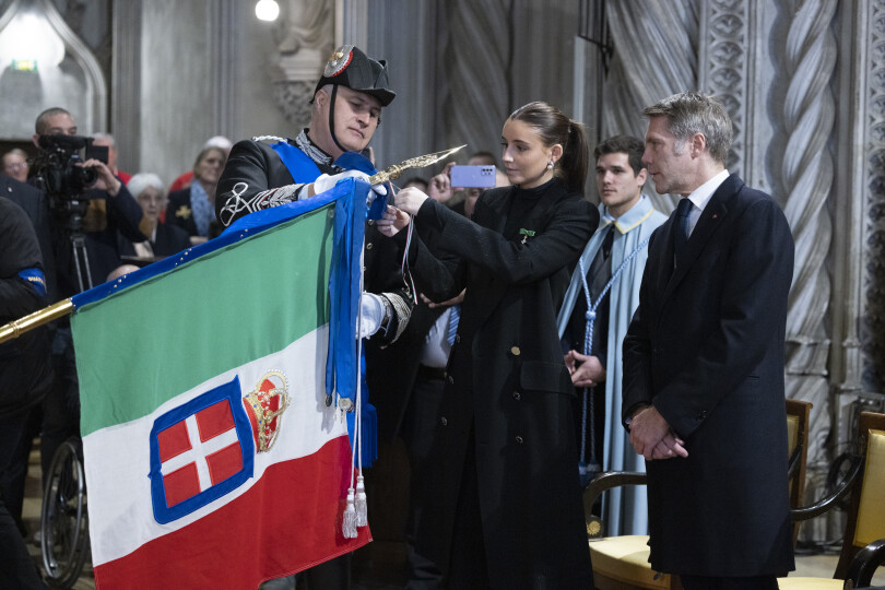 Le prince Emanuele Filiberto de Savoie et sa fille aînée, la princesse Vittoria, lors des 40 ans de la disparition d'Umberto II à l'abbaye de Hautecombe, à Saint-Pierre de Curville, le 18 mars 2023.