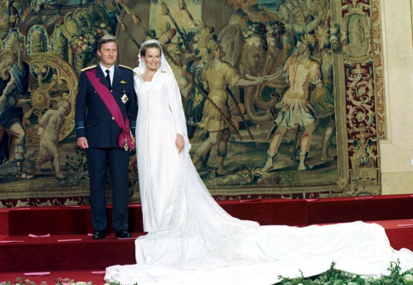 Le 4 décembre 1999, Philippe de Belgique épouse Mathilde d’Udekem d’Acoz. Pour sa robe de mariée, Mathilde fait confiance à Edouard Vermeulen.
