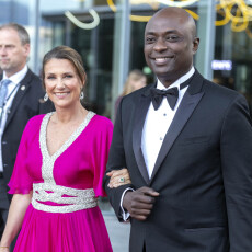 Märtha Louise de Norvège et Shaman Durek au dîner de gala du gouvernement de Norvège pour les 18 ans de la princesse Ingrid Alexandra, le 16 juin 2022.